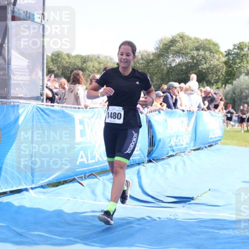 25.08.2024 - Elbe Triathlon Hamburg H.Heesch http://msf.ph/oto/6879548 25.08.2024 11:51:48 Ziel 1480, 1559, 1849 meine-sportfotos.de