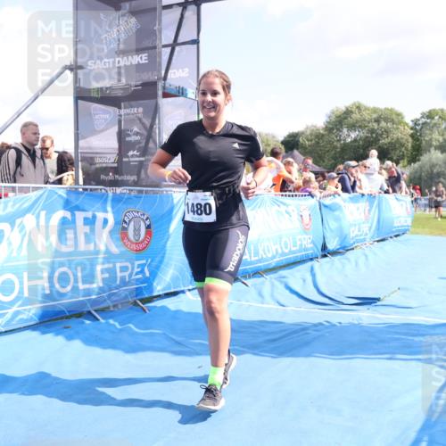25.08.2024 - Elbe Triathlon Hamburg H.Heesch http://msf.ph/oto/6879571 25.08.2024 11:51:49 Ziel 1480, 1559, 1577, 1849 meine-sportfotos.de