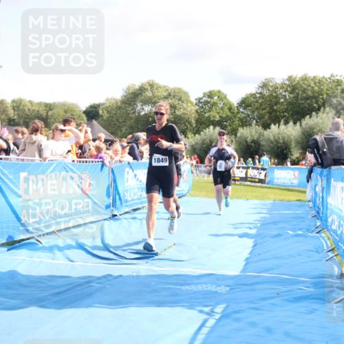 25.08.2024 - Elbe Triathlon Hamburg H.Heesch http://msf.ph/oto/6879575 25.08.2024 11:51:56 Ziel 750, 1577, 1581, 1849 meine-sportfotos.de