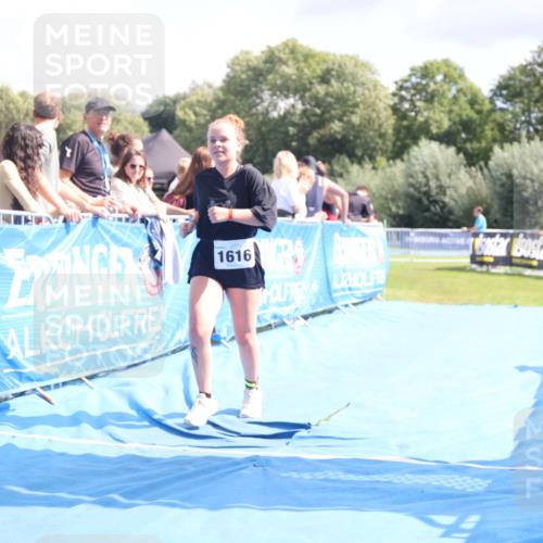 25.08.2024 - Elbe Triathlon Hamburg H.Heesch http://msf.ph/oto/6879580 25.08.2024 12:16:45 Ziel 1616 meine-sportfotos.de