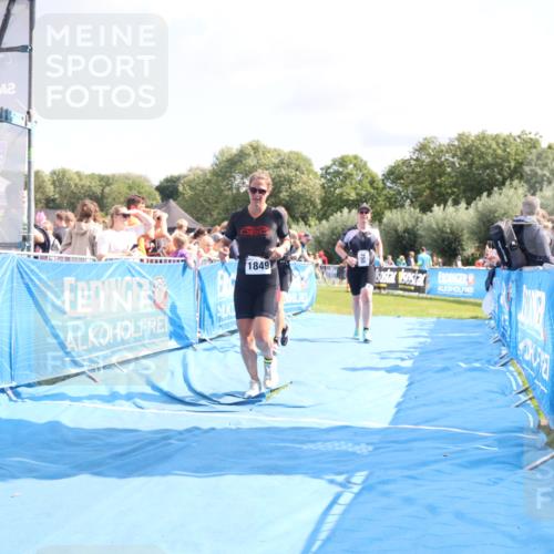 25.08.2024 - Elbe Triathlon Hamburg H.Heesch http://msf.ph/oto/6879581 25.08.2024 11:51:56 Ziel 750, 1577, 1581, 1849 meine-sportfotos.de