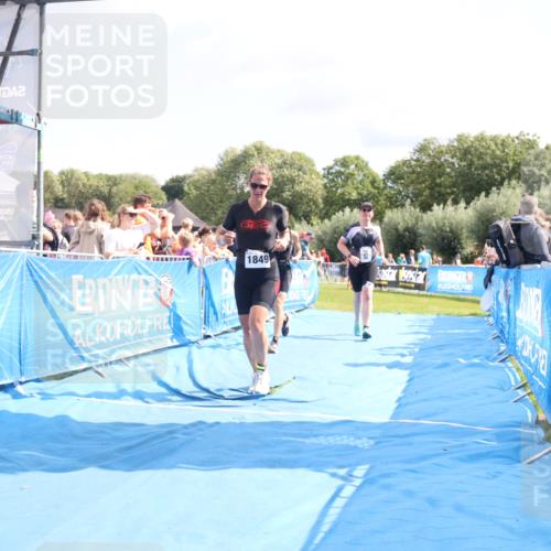 25.08.2024 - Elbe Triathlon Hamburg H.Heesch http://msf.ph/oto/6879583 25.08.2024 11:51:56 Ziel 750, 1577, 1581, 1849 meine-sportfotos.de