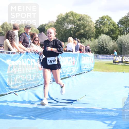 25.08.2024 - Elbe Triathlon Hamburg H.Heesch http://msf.ph/oto/6879584 25.08.2024 12:16:45 Ziel 1616 meine-sportfotos.de