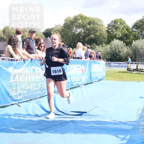 25.08.2024 - Elbe Triathlon Hamburg H.Heesch http://msf.ph/oto/6879586 25.08.2024 12:16:45 Ziel 1616 meine-sportfotos.de