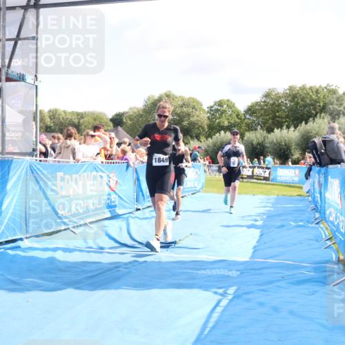 25.08.2024 - Elbe Triathlon Hamburg H.Heesch http://msf.ph/oto/6879587 25.08.2024 11:51:56 Ziel 750, 1577, 1581, 1849 meine-sportfotos.de
