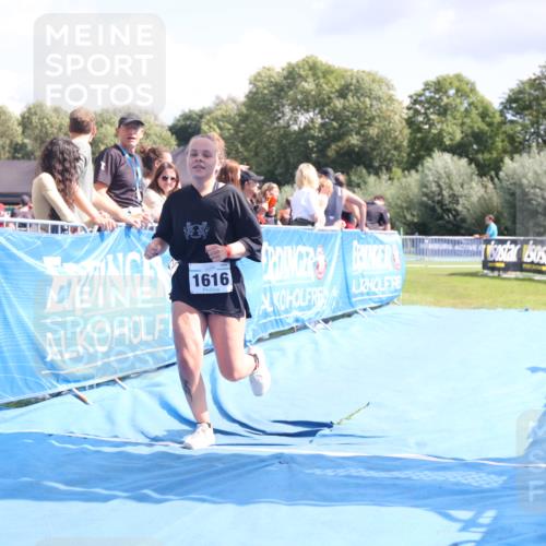 25.08.2024 - Elbe Triathlon Hamburg H.Heesch http://msf.ph/oto/6879588 25.08.2024 12:16:45 Ziel 1616 meine-sportfotos.de