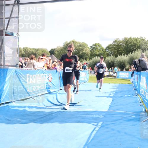 25.08.2024 - Elbe Triathlon Hamburg H.Heesch http://msf.ph/oto/6879590 25.08.2024 11:51:56 Ziel 750, 1577, 1581, 1849 meine-sportfotos.de