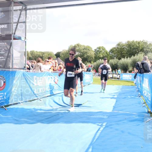25.08.2024 - Elbe Triathlon Hamburg H.Heesch http://msf.ph/oto/6879593 25.08.2024 11:51:56 Ziel 750, 1577, 1581, 1849 meine-sportfotos.de