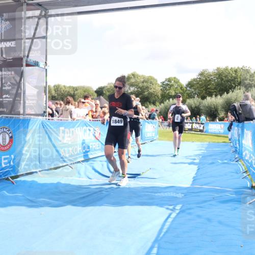 25.08.2024 - Elbe Triathlon Hamburg H.Heesch http://msf.ph/oto/6879596 25.08.2024 11:51:56 Ziel 750, 1577, 1581, 1849 meine-sportfotos.de