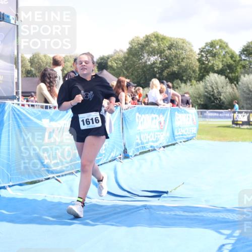 25.08.2024 - Elbe Triathlon Hamburg H.Heesch http://msf.ph/oto/6879597 25.08.2024 12:16:45 Ziel 1616 meine-sportfotos.de
