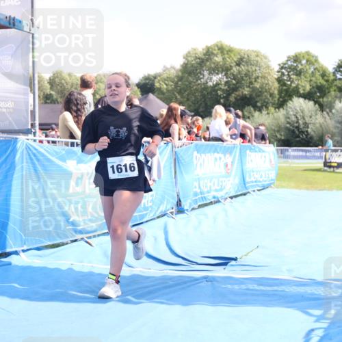25.08.2024 - Elbe Triathlon Hamburg H.Heesch http://msf.ph/oto/6879599 25.08.2024 12:16:46 Ziel 1616 meine-sportfotos.de