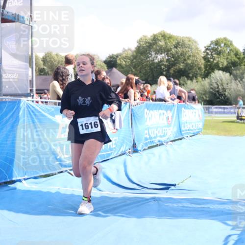 25.08.2024 - Elbe Triathlon Hamburg H.Heesch http://msf.ph/oto/6879601 25.08.2024 12:16:46 Ziel 1616 meine-sportfotos.de