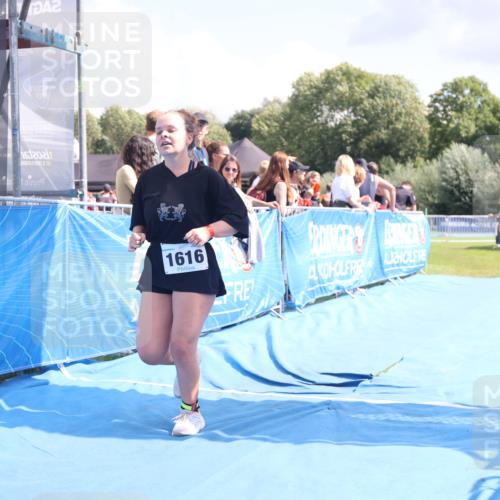 25.08.2024 - Elbe Triathlon Hamburg H.Heesch http://msf.ph/oto/6879603 25.08.2024 12:16:46 Ziel 1616 meine-sportfotos.de