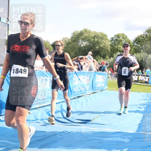 25.08.2024 - Elbe Triathlon Hamburg H.Heesch http://msf.ph/oto/6879604 25.08.2024 11:51:57 Ziel 750, 1577, 1581, 1849 meine-sportfotos.de
