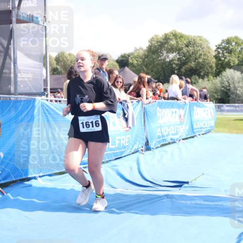 25.08.2024 - Elbe Triathlon Hamburg H.Heesch http://msf.ph/oto/6879605 25.08.2024 12:16:46 Ziel 1616 meine-sportfotos.de