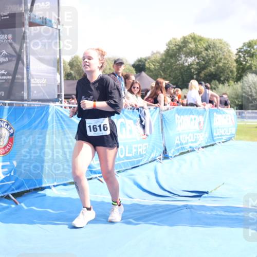 25.08.2024 - Elbe Triathlon Hamburg H.Heesch http://msf.ph/oto/6879608 25.08.2024 12:16:46 Ziel 1616 meine-sportfotos.de