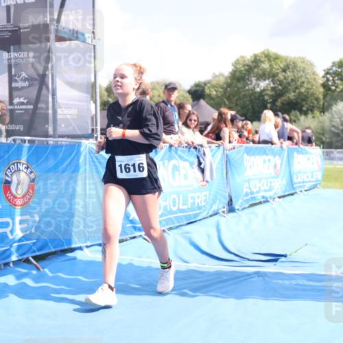 25.08.2024 - Elbe Triathlon Hamburg H.Heesch http://msf.ph/oto/6879610 25.08.2024 12:16:46 Ziel 1616 meine-sportfotos.de