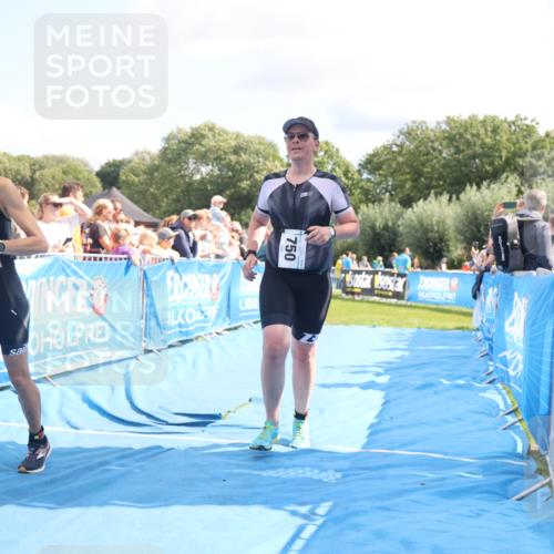 25.08.2024 - Elbe Triathlon Hamburg H.Heesch http://msf.ph/oto/6879618 25.08.2024 11:51:58 Ziel 750, 1577, 1581, 1849 meine-sportfotos.de