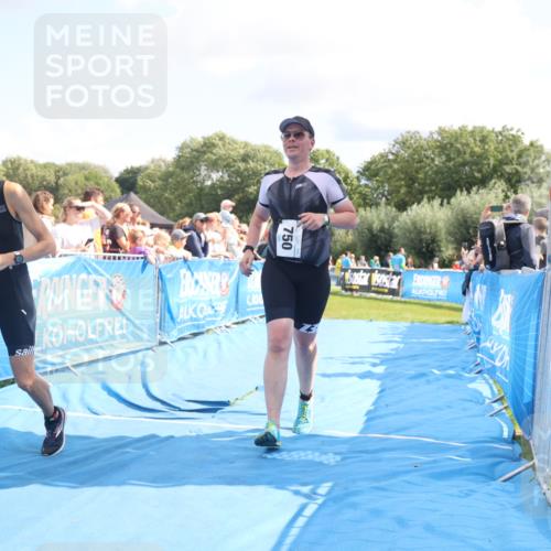 25.08.2024 - Elbe Triathlon Hamburg H.Heesch http://msf.ph/oto/6879619 25.08.2024 11:51:58 Ziel 750, 1577, 1581, 1849 meine-sportfotos.de