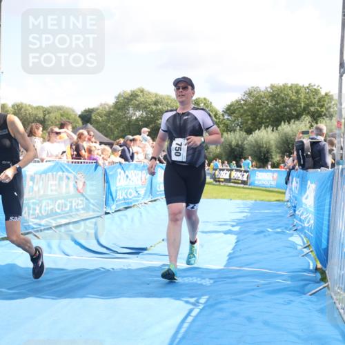 25.08.2024 - Elbe Triathlon Hamburg H.Heesch http://msf.ph/oto/6879621 25.08.2024 11:51:58 Ziel 750, 1577, 1581, 1849 meine-sportfotos.de
