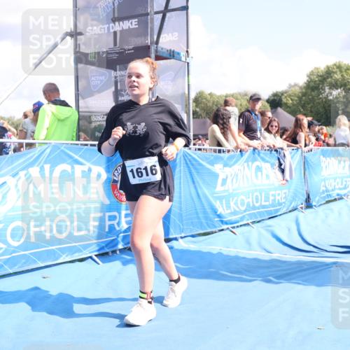 25.08.2024 - Elbe Triathlon Hamburg H.Heesch http://msf.ph/oto/6879622 25.08.2024 12:16:46 Ziel 1616 meine-sportfotos.de