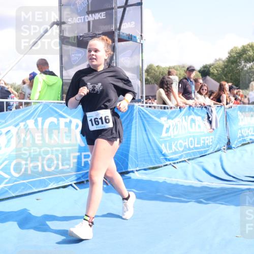 25.08.2024 - Elbe Triathlon Hamburg H.Heesch http://msf.ph/oto/6879623 25.08.2024 12:16:46 Ziel 1616 meine-sportfotos.de