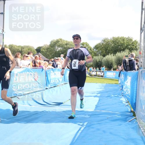 25.08.2024 - Elbe Triathlon Hamburg H.Heesch http://msf.ph/oto/6879624 25.08.2024 11:51:58 Ziel 750, 1577, 1581, 1849 meine-sportfotos.de