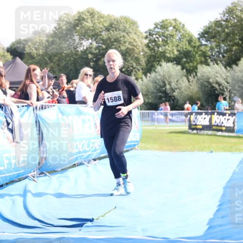 25.08.2024 - Elbe Triathlon Hamburg H.Heesch http://msf.ph/oto/6879625 25.08.2024 12:17:14 Ziel 1588 meine-sportfotos.de