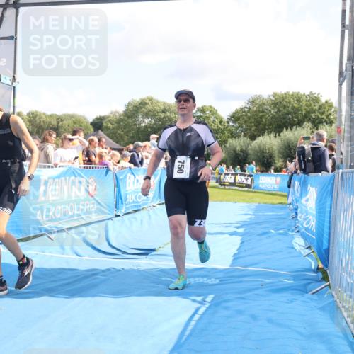 25.08.2024 - Elbe Triathlon Hamburg H.Heesch http://msf.ph/oto/6879626 25.08.2024 11:51:58 Ziel 750, 1577, 1581, 1849 meine-sportfotos.de