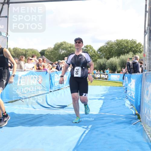 25.08.2024 - Elbe Triathlon Hamburg H.Heesch http://msf.ph/oto/6879628 25.08.2024 11:51:58 Ziel 750, 1577, 1581, 1849 meine-sportfotos.de