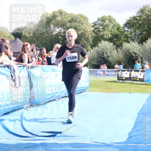 25.08.2024 - Elbe Triathlon Hamburg H.Heesch http://msf.ph/oto/6879629 25.08.2024 12:17:14 Ziel 1588 meine-sportfotos.de