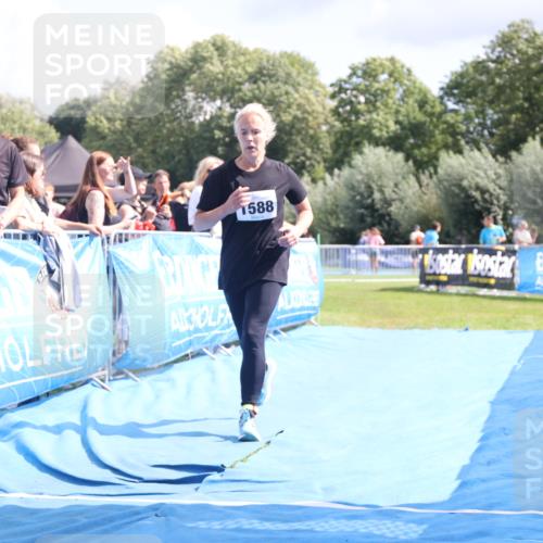 25.08.2024 - Elbe Triathlon Hamburg H.Heesch http://msf.ph/oto/6879631 25.08.2024 12:17:14 Ziel 1588 meine-sportfotos.de