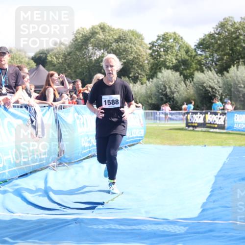 25.08.2024 - Elbe Triathlon Hamburg H.Heesch http://msf.ph/oto/6879635 25.08.2024 12:17:14 Ziel 1588 meine-sportfotos.de
