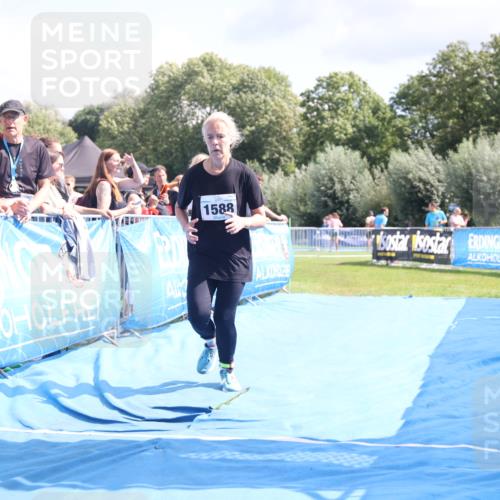 25.08.2024 - Elbe Triathlon Hamburg H.Heesch http://msf.ph/oto/6879637 25.08.2024 12:17:14 Ziel 1588 meine-sportfotos.de