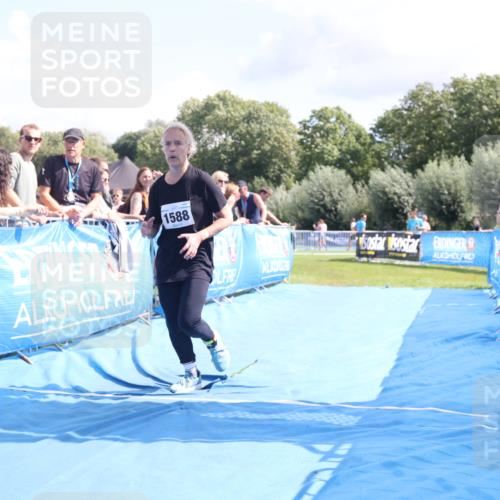 25.08.2024 - Elbe Triathlon Hamburg H.Heesch http://msf.ph/oto/6879650 25.08.2024 12:17:15 Ziel 1588 meine-sportfotos.de