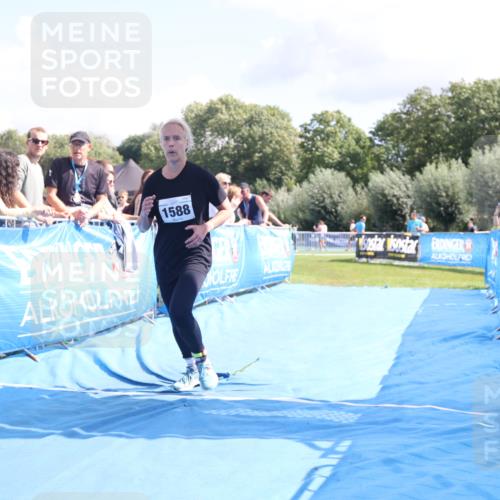 25.08.2024 - Elbe Triathlon Hamburg H.Heesch http://msf.ph/oto/6879652 25.08.2024 12:17:15 Ziel 1588 meine-sportfotos.de