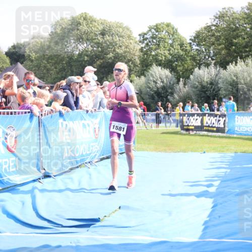 25.08.2024 - Elbe Triathlon Hamburg H.Heesch http://msf.ph/oto/6879653 25.08.2024 11:52:03 Ziel 750, 1577, 1581, 1849 meine-sportfotos.de