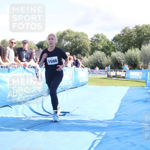 25.08.2024 - Elbe Triathlon Hamburg H.Heesch http://msf.ph/oto/6879654 25.08.2024 12:17:15 Ziel 1588 meine-sportfotos.de