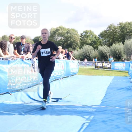 25.08.2024 - Elbe Triathlon Hamburg H.Heesch http://msf.ph/oto/6879656 25.08.2024 12:17:15 Ziel 1588 meine-sportfotos.de