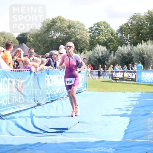 25.08.2024 - Elbe Triathlon Hamburg H.Heesch http://msf.ph/oto/6879663 25.08.2024 11:52:03 Ziel 750, 1577, 1581, 1849 meine-sportfotos.de