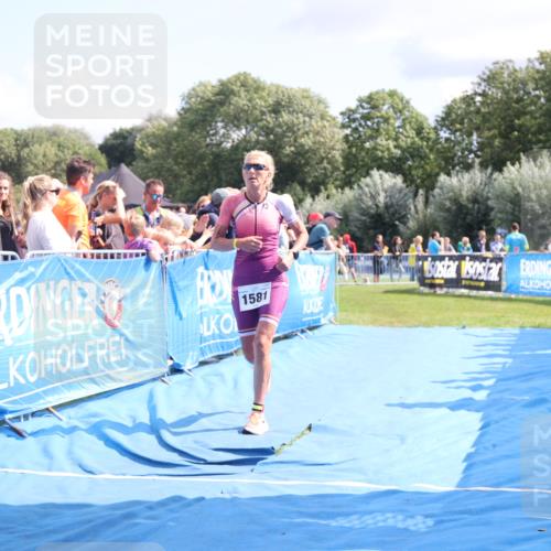 25.08.2024 - Elbe Triathlon Hamburg H.Heesch http://msf.ph/oto/6879672 25.08.2024 11:52:03 Ziel 750, 1577, 1581, 1849 meine-sportfotos.de