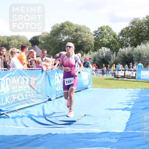 25.08.2024 - Elbe Triathlon Hamburg H.Heesch http://msf.ph/oto/6879674 25.08.2024 11:52:04 Ziel 750, 1577, 1581 meine-sportfotos.de