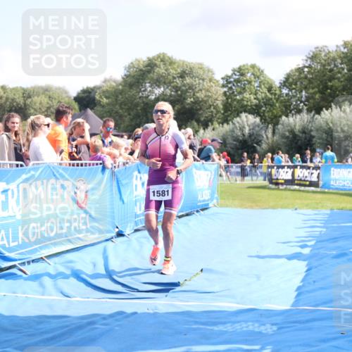 25.08.2024 - Elbe Triathlon Hamburg H.Heesch http://msf.ph/oto/6879676 25.08.2024 11:52:04 Ziel 750, 1577, 1581 meine-sportfotos.de