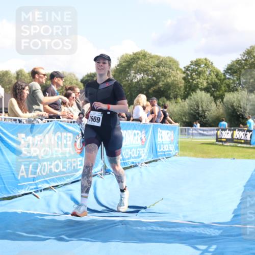 25.08.2024 - Elbe Triathlon Hamburg H.Heesch http://msf.ph/oto/6879678 25.08.2024 12:17:26 Ziel 1669 meine-sportfotos.de