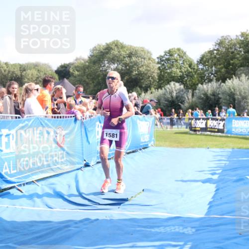 25.08.2024 - Elbe Triathlon Hamburg H.Heesch http://msf.ph/oto/6879679 25.08.2024 11:52:04 Ziel 750, 1577, 1581 meine-sportfotos.de