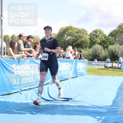 25.08.2024 - Elbe Triathlon Hamburg H.Heesch http://msf.ph/oto/6879681 25.08.2024 12:17:26 Ziel 1669 meine-sportfotos.de