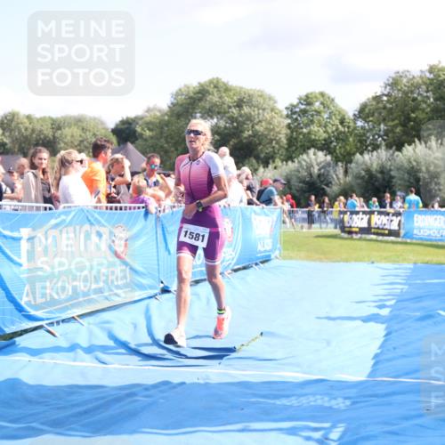 25.08.2024 - Elbe Triathlon Hamburg H.Heesch http://msf.ph/oto/6879683 25.08.2024 11:52:04 Ziel 750, 1577, 1581 meine-sportfotos.de