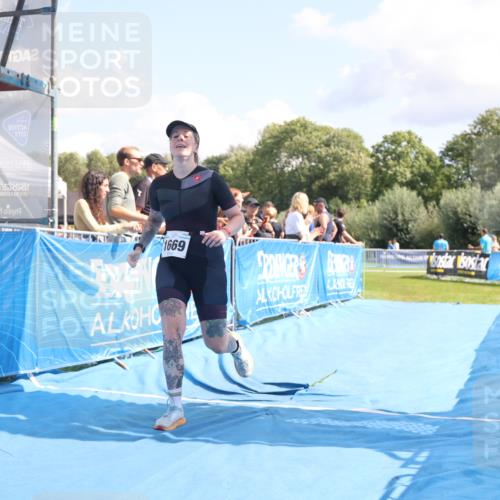 25.08.2024 - Elbe Triathlon Hamburg H.Heesch http://msf.ph/oto/6879684 25.08.2024 12:17:26 Ziel 1669 meine-sportfotos.de