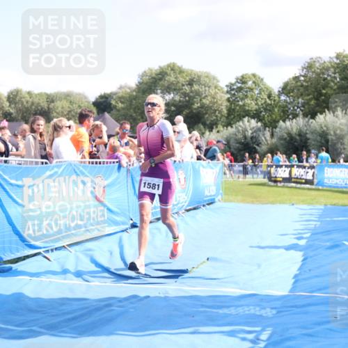 25.08.2024 - Elbe Triathlon Hamburg H.Heesch http://msf.ph/oto/6879685 25.08.2024 11:52:04 Ziel 750, 1577, 1581 meine-sportfotos.de