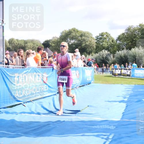 25.08.2024 - Elbe Triathlon Hamburg H.Heesch http://msf.ph/oto/6879687 25.08.2024 11:52:04 Ziel 750, 1577, 1581 meine-sportfotos.de